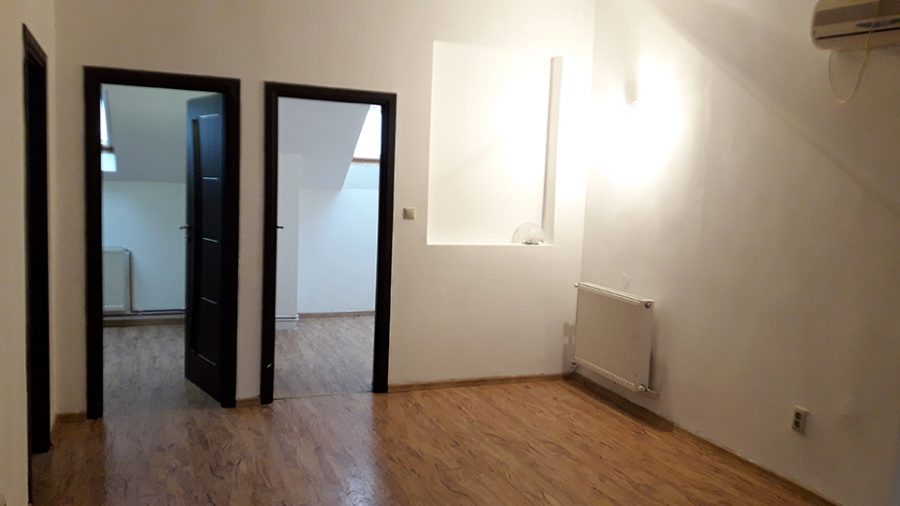 apartament-4-camere-de-inchiriat-la-casa-zona-centrala-Oradea-AP74